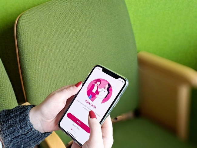 „Pink!“ auf Rezept: CTK-Brustzentrum empfiehlt Brustkrebspatientinnen App