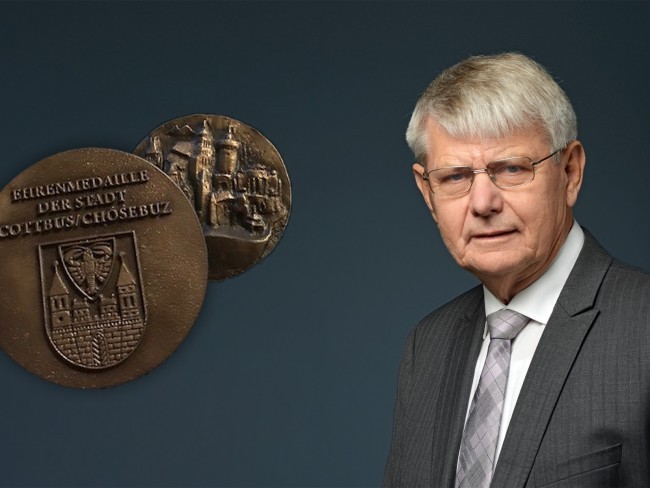 Ehrenmedaille für Dr. Bernd Wegner